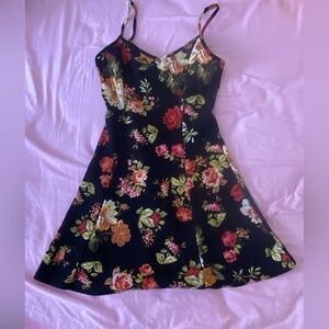 Cute floral dress never worn